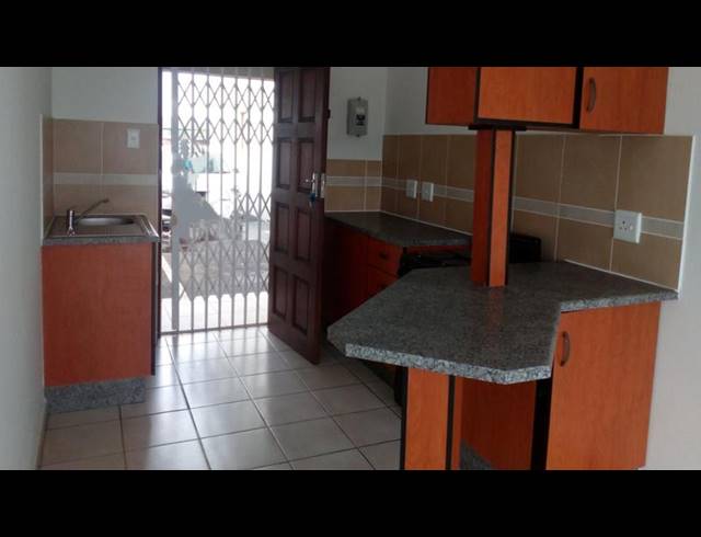 2 BEDROOM PROPERTY TO RENT IN VELD EN VLEI